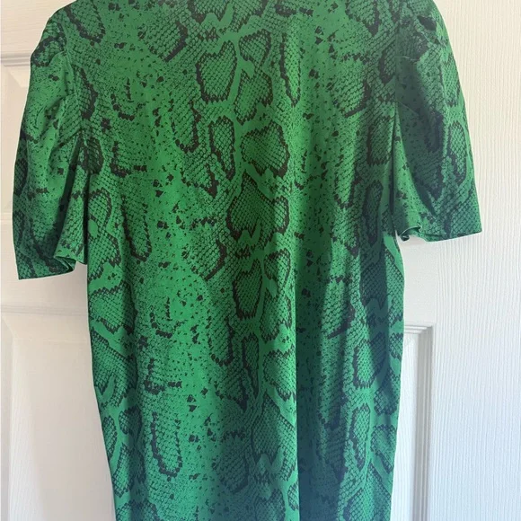 Pam & Gela Green Snake-Print Tee with Black Pattern - Picture 3 of 7